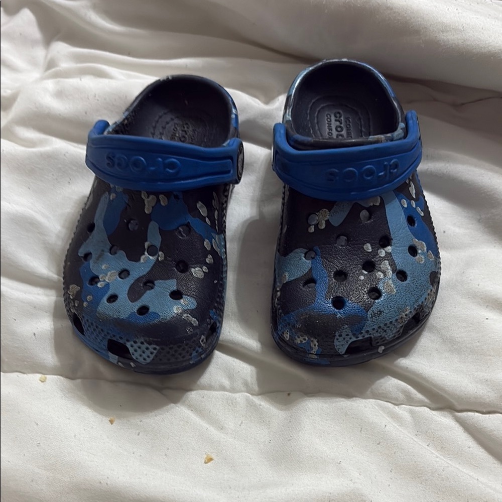 CROCS Blue and Black Water Shoes with Perforated Upper